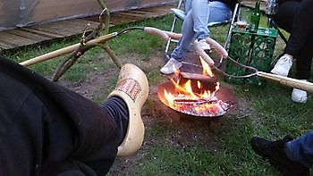 Hooivork bbq en broodjes bakken - Camping Roelage Westerwolde